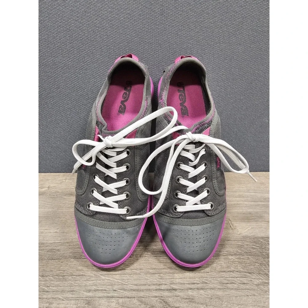 Teva Spider Rubber Jstep Womens 9.5 Purple Gray Shoes great tread and condition